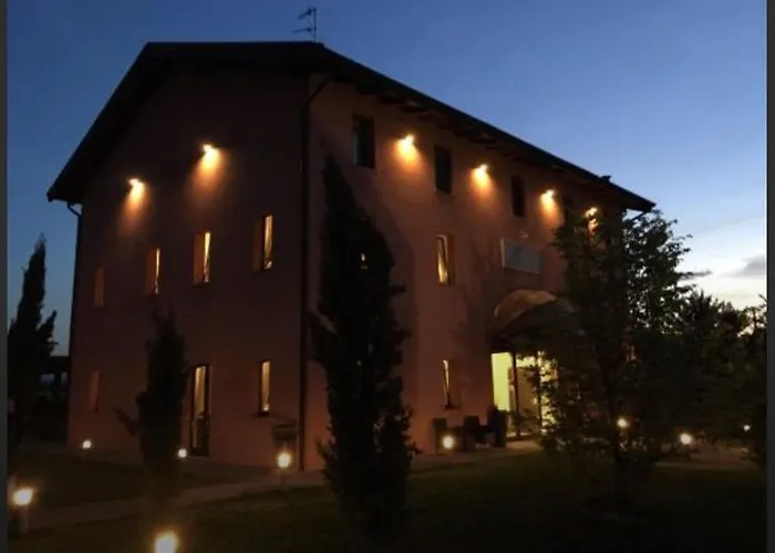 호텔 La Vecchia Reggio 3*